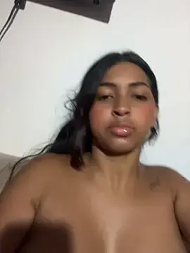 Stripchat Sex Cam of Milanyvero_