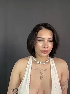 Stripchat Live Sex of LoraShines