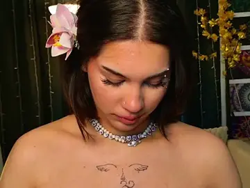 Stripchat Free Porn Cam of lora_meow
