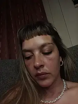 Stripchat Free Porn Cam of sarahbrends