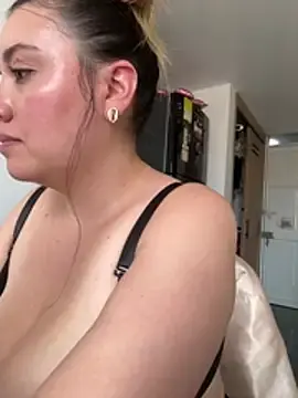 Stripchat Live Sex Cam of valery_mora