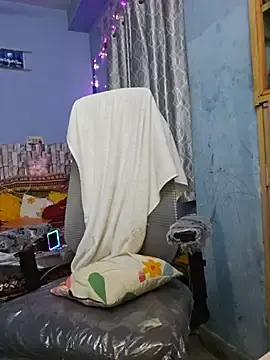 Stripchat Live Sex Cam of Desi_Maya69