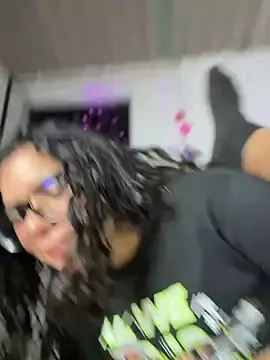 Stripchat Live Sex Cam of Simone_Miller