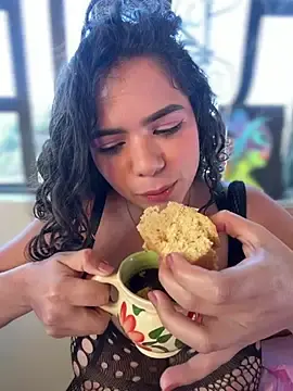 Stripchat Nude Webcam of Simone_Miller