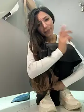 Stripchat Free Porn Cam of -_MiaQueen_-