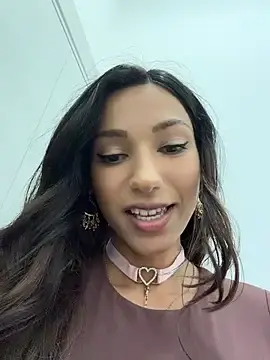 Stripchat Live Sex of -_MiaQueen_-