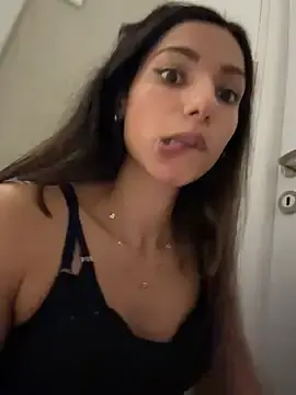 Stripchat Live Porn of -_MiaQueen_-