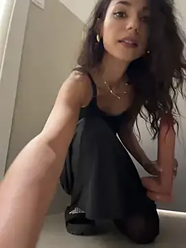 Stripchat Free Live Porn of -_MiaQueen_-