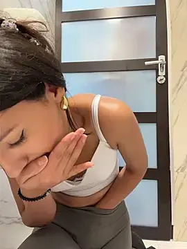 Stripchat Private Sex Chat of -_MiaQueen_-