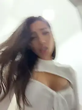 Stripchat Live Sex Cam of -_MiaQueen_-