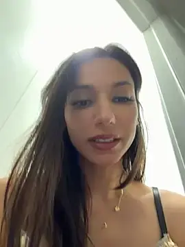 Stripchat Live Sex of -_MiaQueen_-