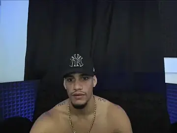 Stripchat Sex Cam of jhonnysnow17