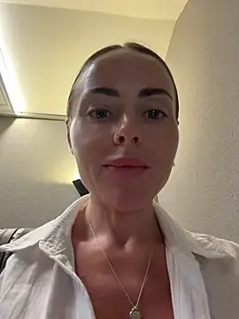 Stripchat Best live sex cam show of EmaSalis