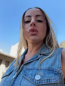 Stripchat Sex Cam of EmaSalis