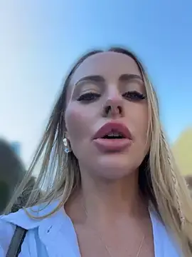 Stripchat Nude Webcam of EmaSalis