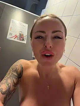Stripchat Nude Webcam of EmaSalis