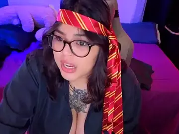 Stripchat Live Sex Cam of miacanela_xo