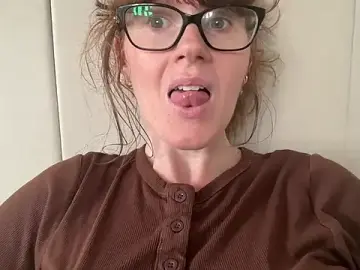 Stripchat Sex Cam of redheadrosie69
