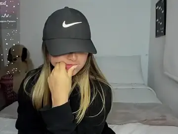 Stripchat Live Sex Cam of sophie_morenoo