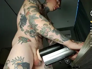 Stripchat Sex Cam of Tommy_cat