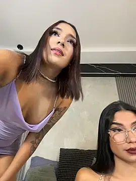 Stripchat Sex Cam of Sara_Rousex