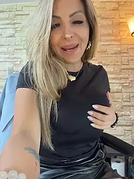 Stripchat Free Porn Cam of _Abril-Office1