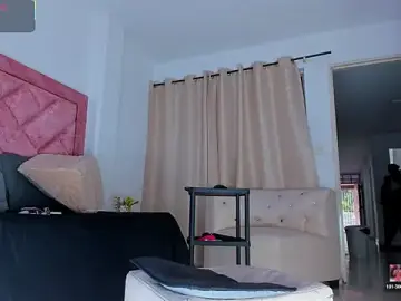 Stripchat Live Sex of Bigasshott_