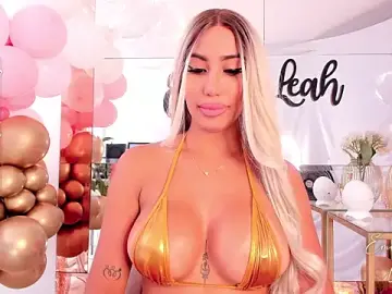 Stripchat Adult Webcam of EmilyLeah_