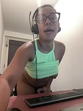 Stripchat Free Live Porn of Melia_Rayne