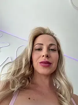 Stripchat Adult Webcam of streetdoll