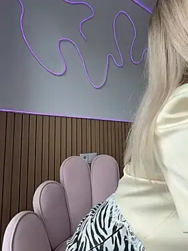 Stripchat Live Sex Cam of streetdoll
