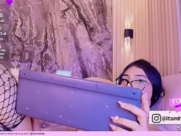 Stripchat Live Sex Cam of Mhiaa_Sweet