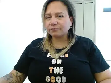 Stripchat Free Porn Cam of LauraReeves