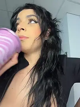 Stripchat Free Porn Cam of ArieliciousXXX