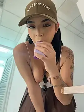 Stripchat Free Porn Cam of ArieliciousXXX