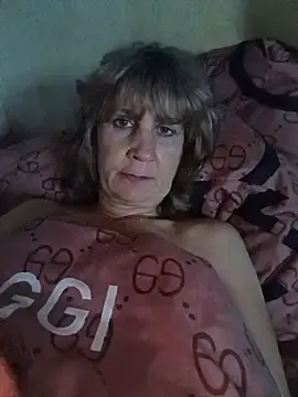 Stripchat Live Sex Cam of Laura_Kiss
