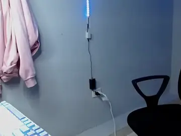 Stripchat Free Porn Cam of Axel_fox77