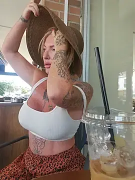 Stripchat Nude Webcam of MommyBlairVIP