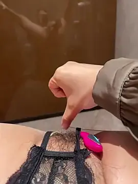 Stripchat Free Live Porn of Mia-77