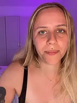 Stripchat Adult Webcam of lunawolf21