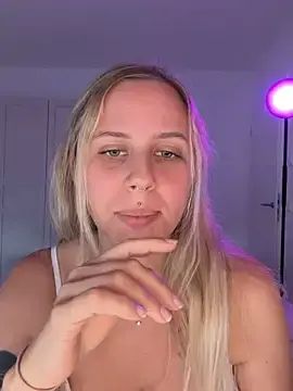Stripchat Best live sex cam show of lunawolf21