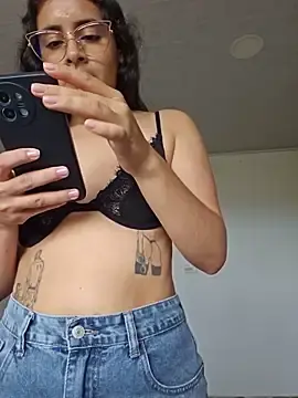 Stripchat Free Live Porn of Emmaa-_-