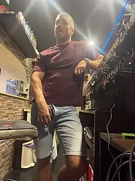 Stripchat Live Sex Cam of Johnytrain