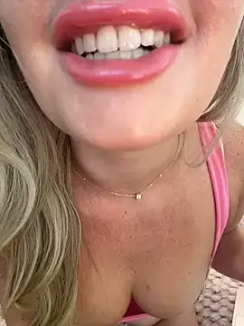 Stripchat Free Live Porn of LoveShae_