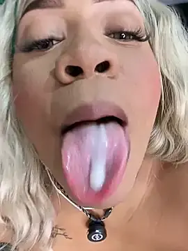 Stripchat Best live sex cam show of riri_brunnete