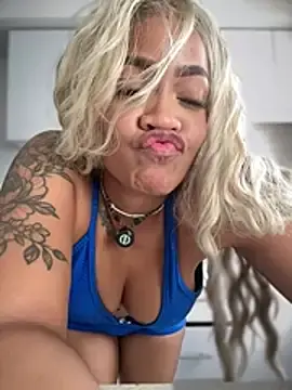 Stripchat Free Porn Cam of riri_brunnete