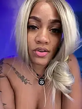 Stripchat Live Porn of riri_brunnete
