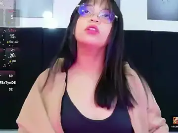 Stripchat Sex Cam of innocenthazel