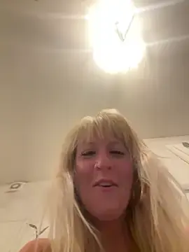 Stripchat Live Sex Cam of AtomBlondy
