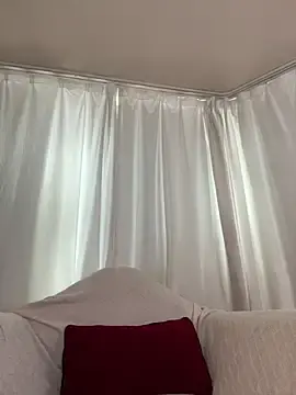 Stripchat Live Sex Cam of Haze24Red